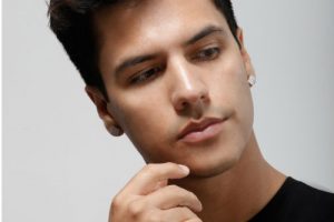 Sueña Luis Aguilera trascender en la música como su padre Juan Gabriel