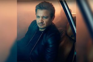 Jeremy Renner es cantante