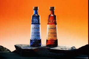 Las dos presentaciones del tequila sin alcohol Almave.